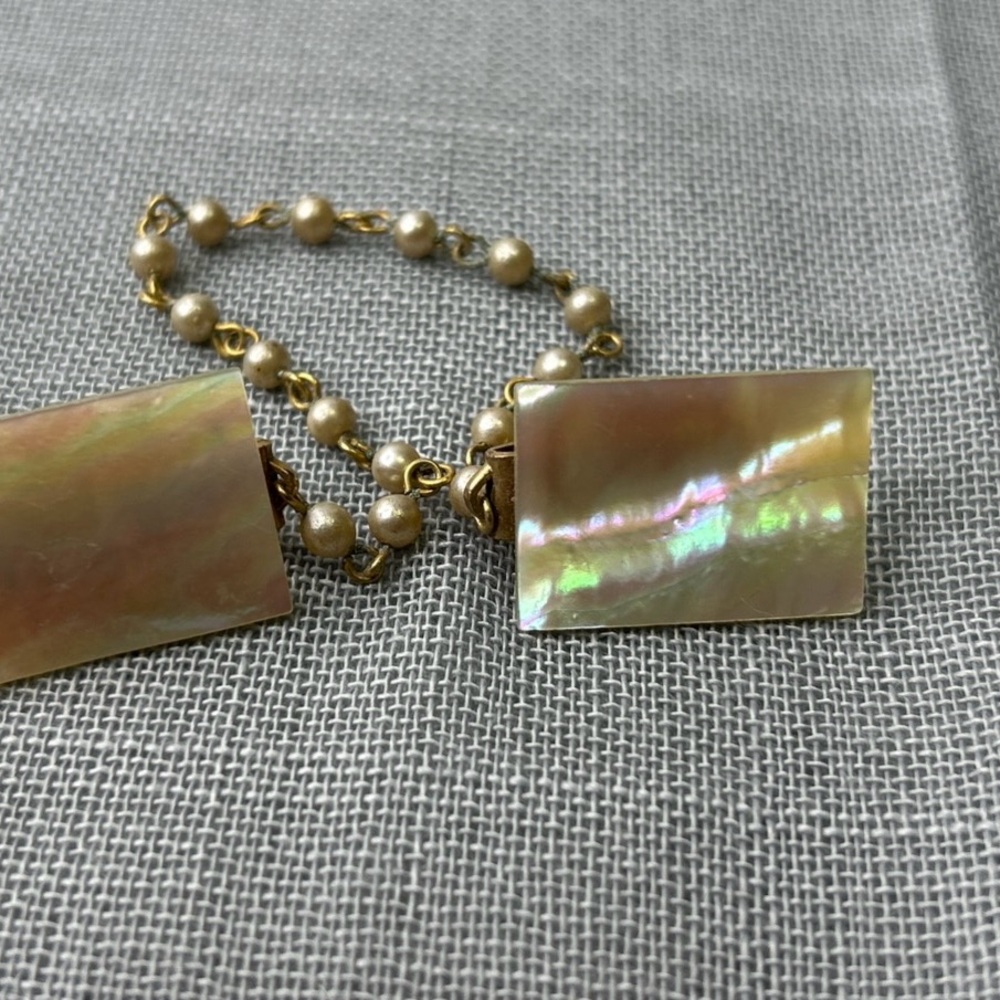 Vintage Gold Tone MOP faux pearl beaded classic retro Sweater Clip - Picture 5 of 5